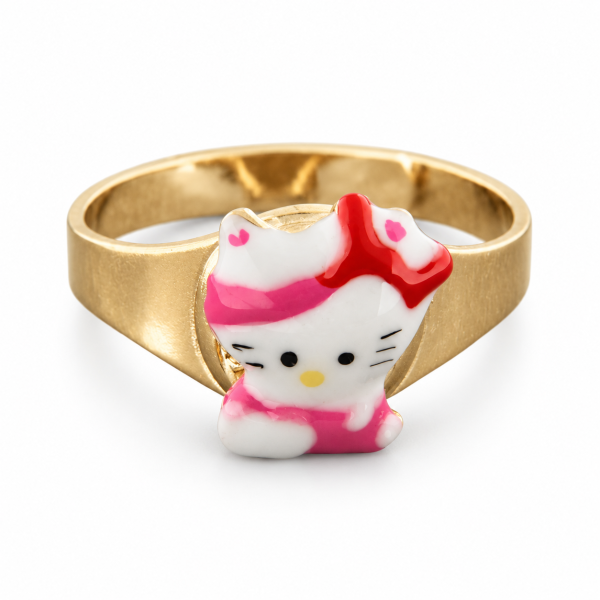Χαριτωμένο δαχτυλίδι από χρυσό Κ14 με τη “Hello Kitty” από σμάλτο που σίγουρα θα λατρέψει η μικρή σας φίλη! Είναι one size με δυνατότητα να μικραίνει και να μεγαλώνει έτσι ώστε να προσαρμόζεται εύκολα σε κάθε δάχτυλο.