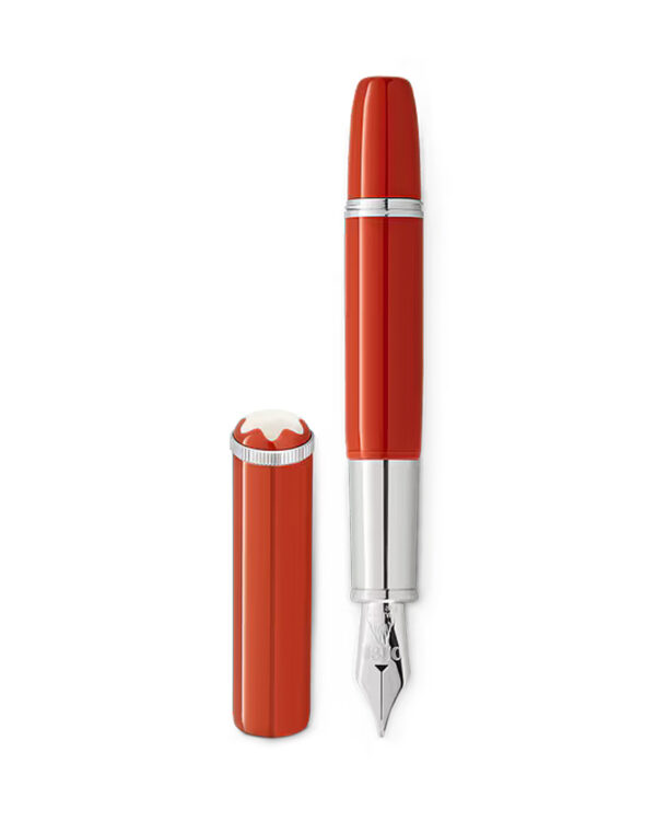 Η συλλογή Montblanc Heritage Collection Rouge et Noir "Baby" τιμά το πρωτοποριακό πνεύμα και την πλούσια κληρονομιά του οίκου Montblanc. Εμπνευσμένη από τα αυθεντικά στυλό Montblanc "Baby" της δεκαετίας του 1920, η Montblanc επανερμηνεύει το τότε απροσδόκητο σχέδιο και του δίνει μια μοντέρνα πινελιά. Το όνομα "Baby" περιγράφει παιχνιδιάρικα το μικρό του μέγεθος σε σύγκριση με άλλα όργανα γραφής Montblanc.