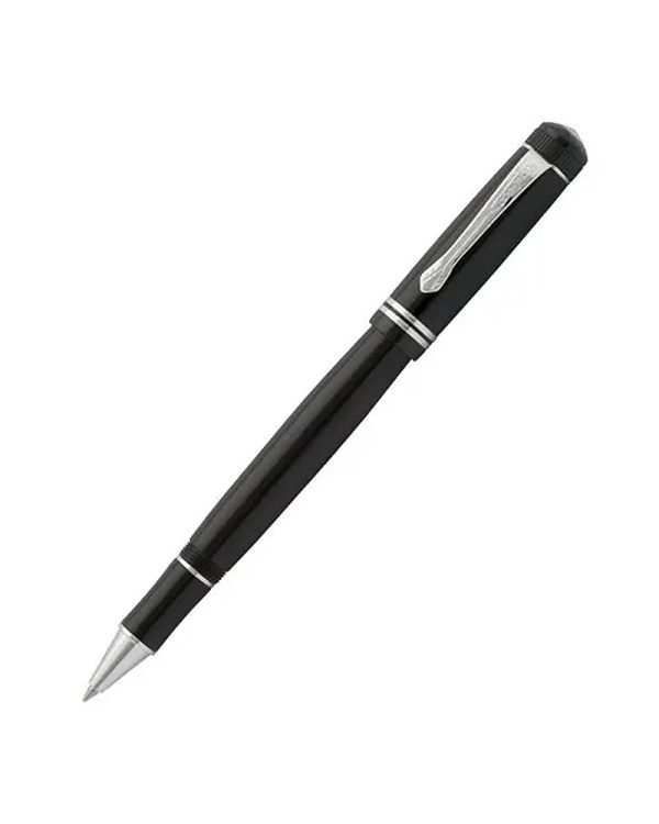 Kaweco DIA2. Η σειρά γραφής με την νοσταλγική εμφάνιση του 1921, που τότε φτιάχνονταν από εβονίτη και υψηλής ποιότητας κυτταρίνη, μέσα από μια πολύπλοκη διαδικασία παραγωγής με υψηλής ποιότητας ρητίνη (PMMA) σε βαθύ μαύρο χρώμα είναι και πάλι η σειρά κύρους της Kaweco εδώ και αρκετά χρόνια. Συναρμολογείτε και γυαλίζεται στο χέρι.