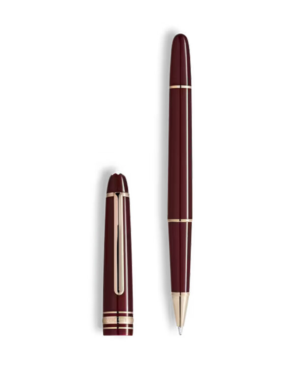 Ο διαχρονικός σχεδιασμός του Montblanc Meisterstuck Classique Burgundy Red αντηχεί στην ιστορία του Οίκου, με το μπορντό να αποτελεί μια εξέχουσα απόχρωση από τη δεκαετία του 1920. Αυτό το χρώμα έχει παραμείνει βασικό στοιχείο στην κληρονομιά της Montblanc από τότε.