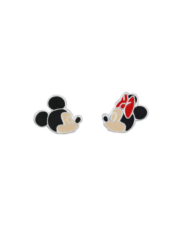 Σκουλαρίκια Disney Kissing Mickey & Minnie από Ασήμι 925, με σμάλτο σε μπεζ, μαύρο και κόκκινο που αποτυπώνει τη γλυκιά τους μορφή με τρυφερή λεπτομέρεια! Ένα ρομαντικό κόσμημα γεμάτο συναίσθημα, για να φοράς κάθε μέρα λίγη Disney αγάπη στο στυλ σου!