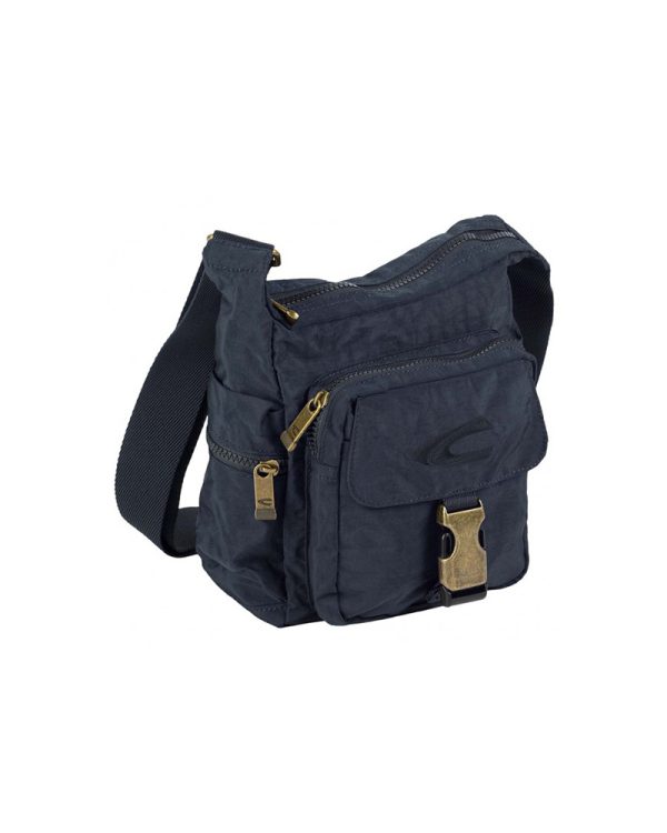Η Camel Active Journey Ανδρική Τσάντα Ώμου / Χιαστί σε Navy Μπλε χρώμα είναι η ιδανική επιλογή για καθημερινή χρήση, συνδυάζοντας στυλ και πρακτικότητα. Κατασκευασμένη από υψηλής ποιότητας ύφασμα, προσφέρει ανθεκτικότητα και άνεση.