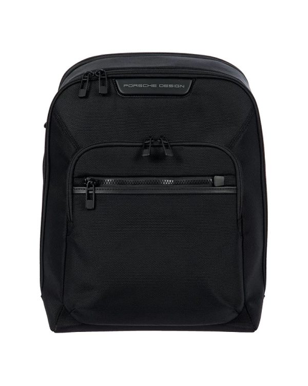 Η συλλογή Roadster Nylon Evo είναι κατασκευασμένη από αδιάβροχο ανακυκλωμένο νάιλον με κομψές δερμάτινες λεπτομέρειες. Με υψηλή λειτουργικότητα και αντοχή, αυτή η συλλογή είναι ιδανική τόσο για την καθημερινότητα όσο και για το ταξίδι.